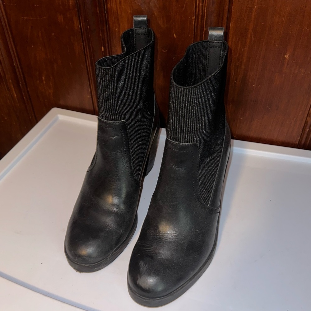 Boots - Picture 3 of 5